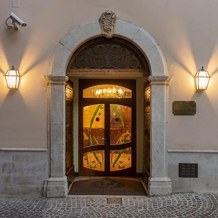 Hotel Rojan Сулмона Екстериор снимка