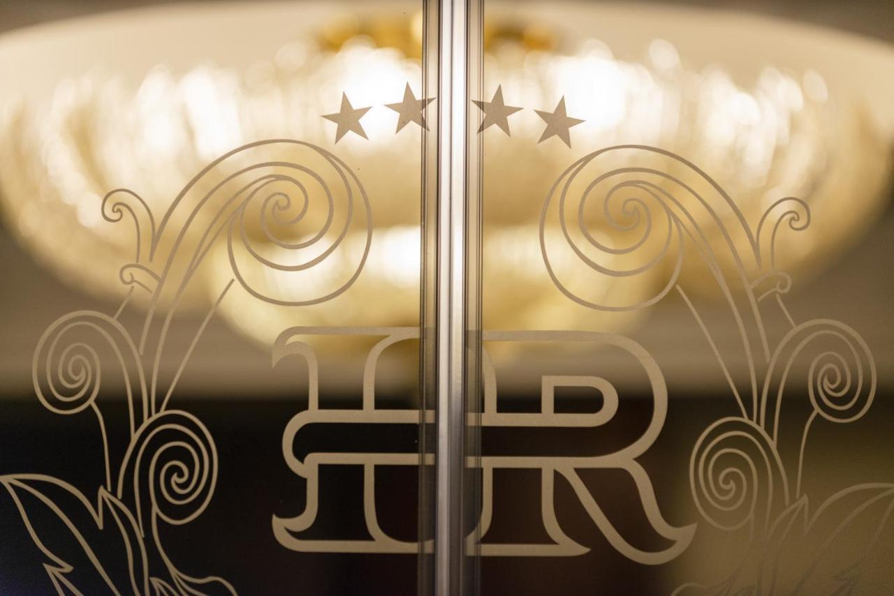 Hotel Rojan Сулмона Екстериор снимка