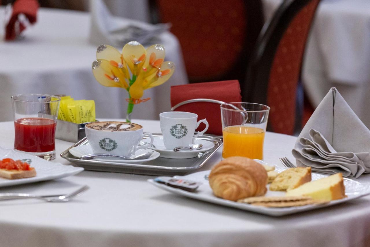 Hotel Rojan Сулмона Екстериор снимка