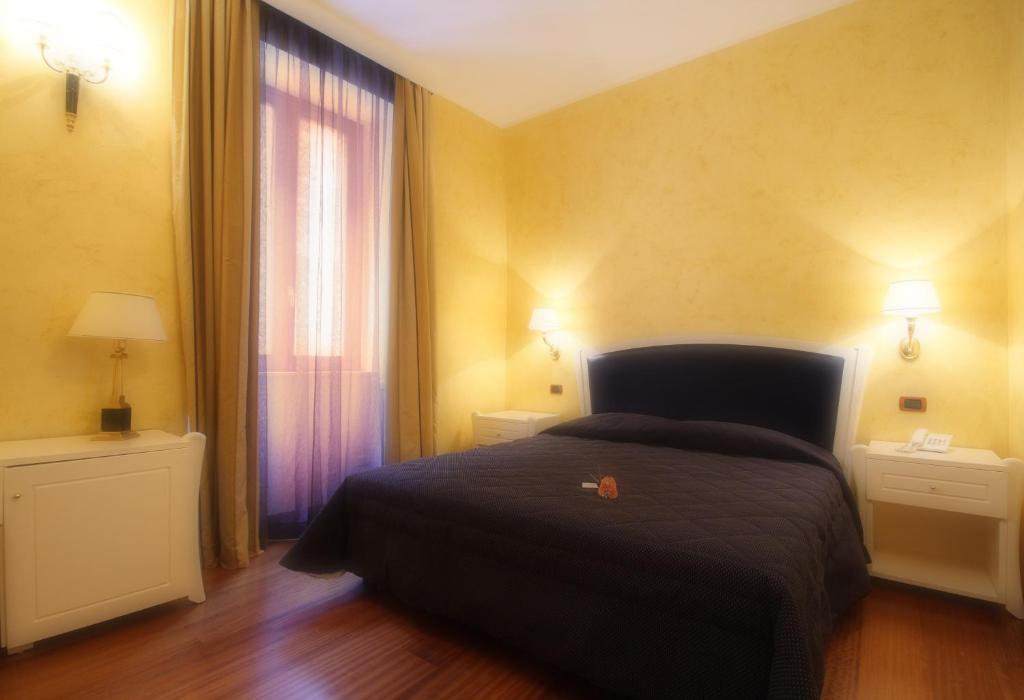 Hotel Rojan Сулмона Стая снимка