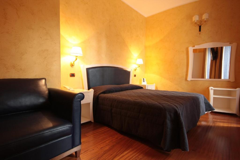 Hotel Rojan Сулмона Стая снимка