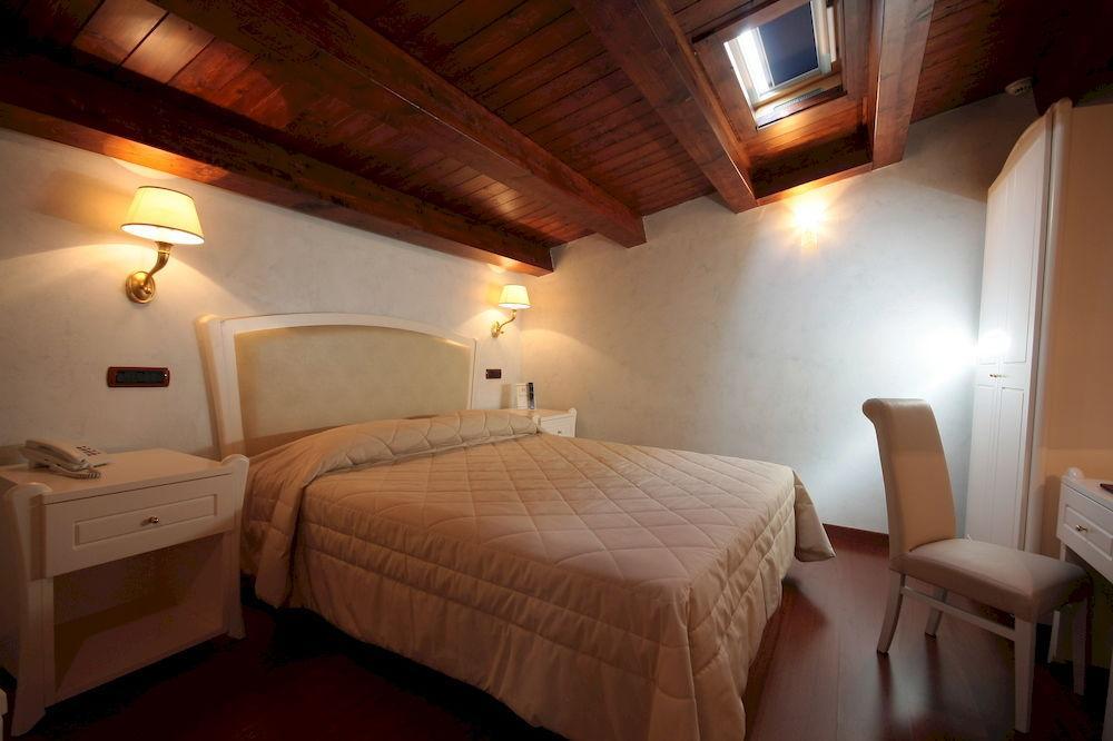 Hotel Rojan Сулмона Екстериор снимка