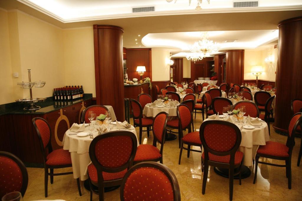 Hotel Rojan Сулмона Екстериор снимка