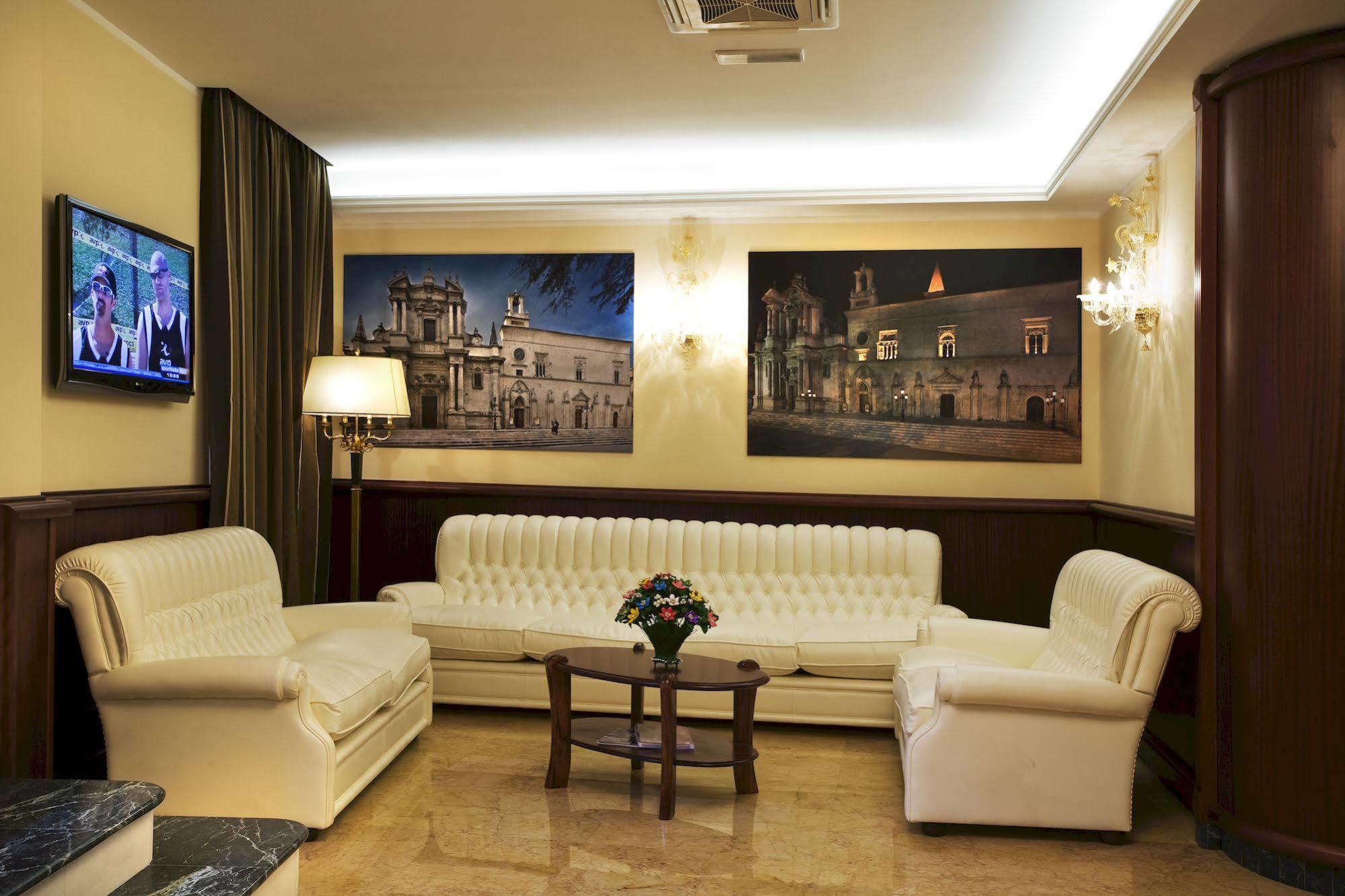 Hotel Rojan Сулмона Екстериор снимка