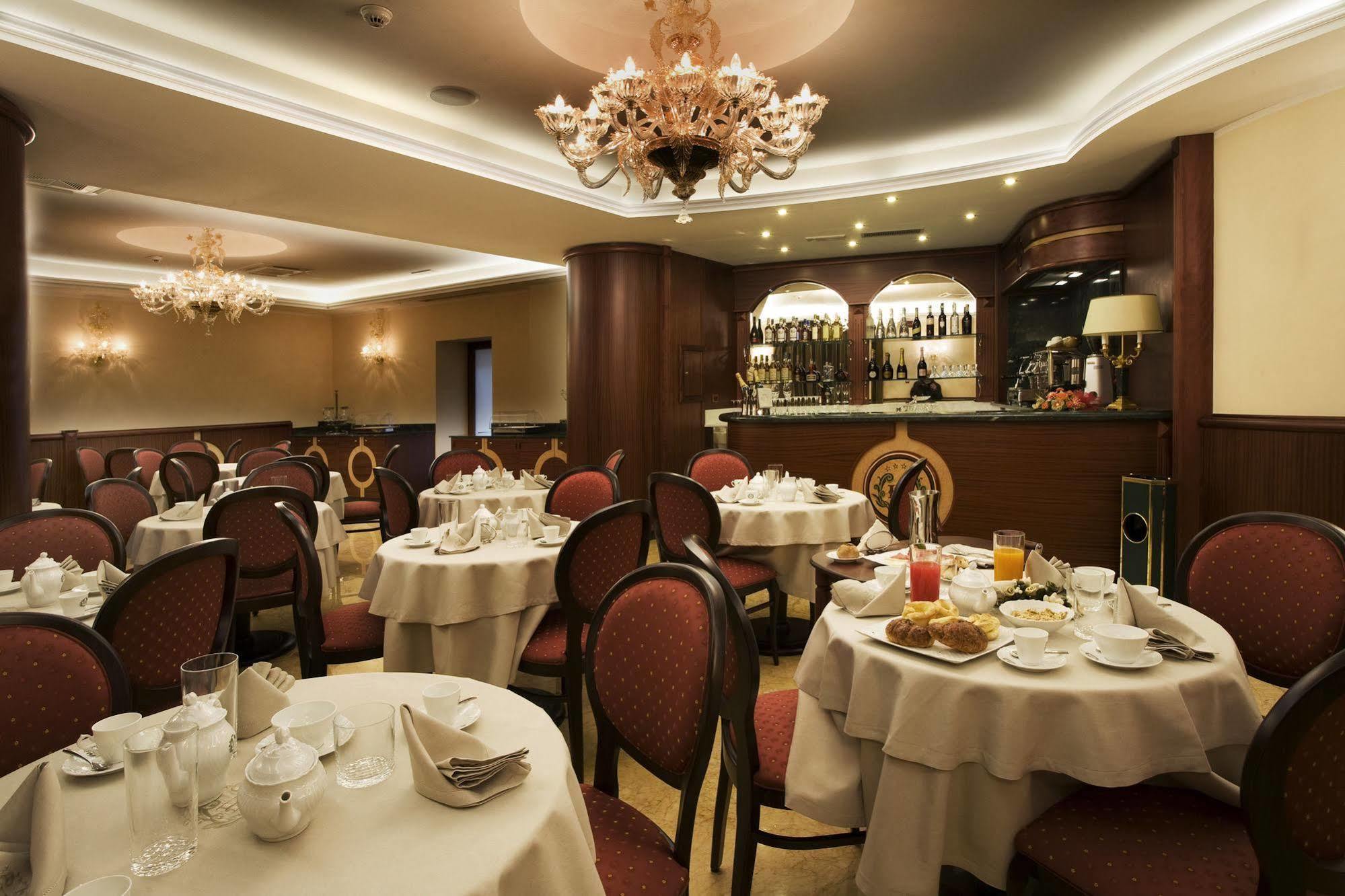 Hotel Rojan Сулмона Екстериор снимка
