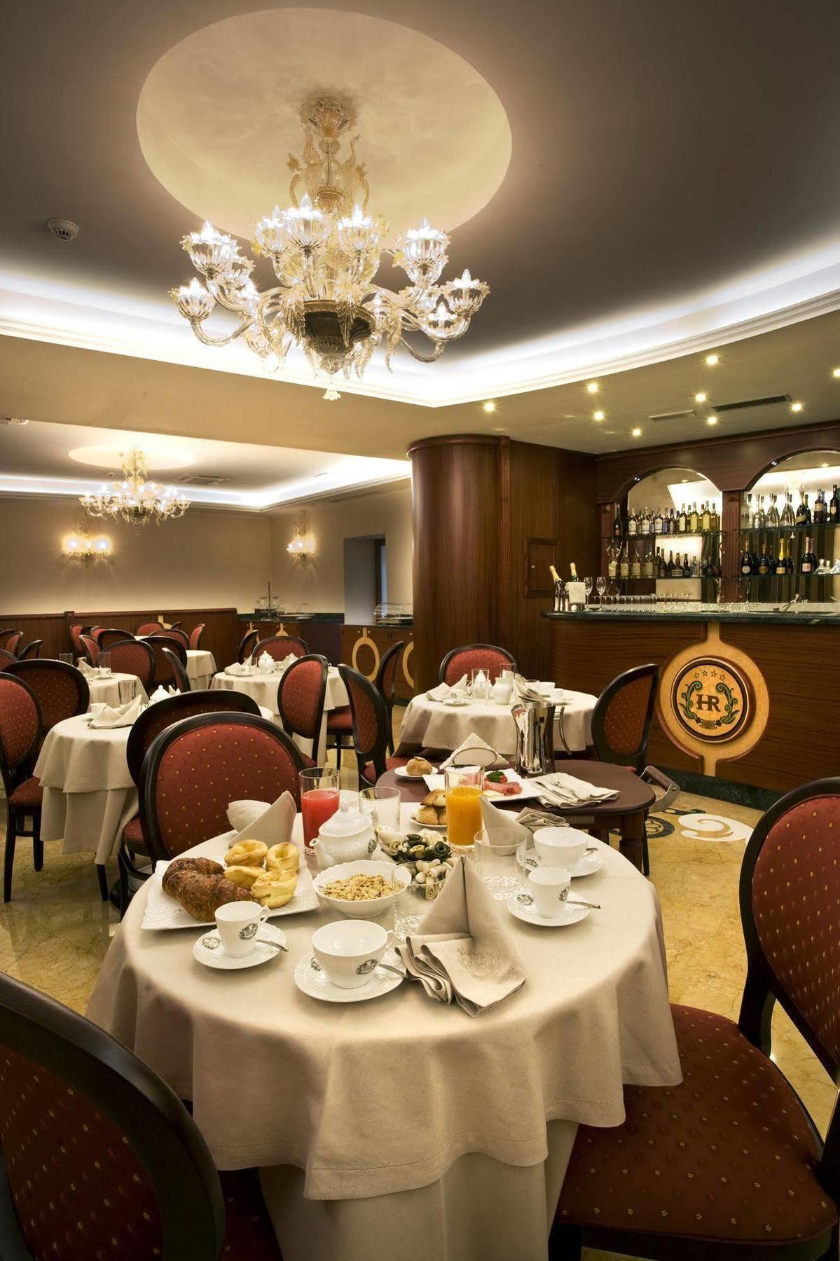 Hotel Rojan Сулмона Екстериор снимка
