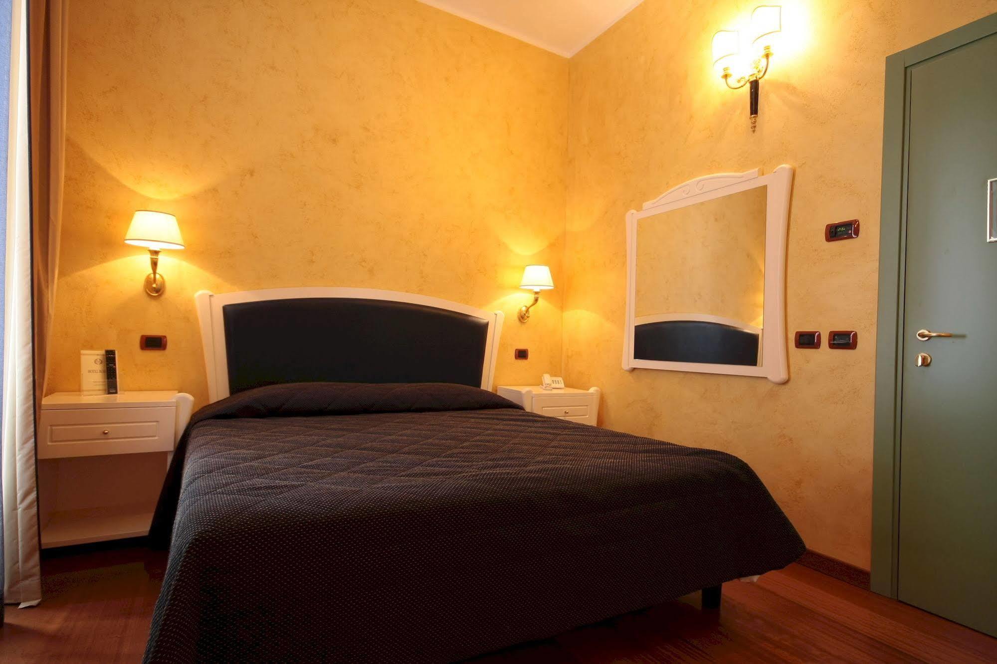 Hotel Rojan Сулмона Екстериор снимка