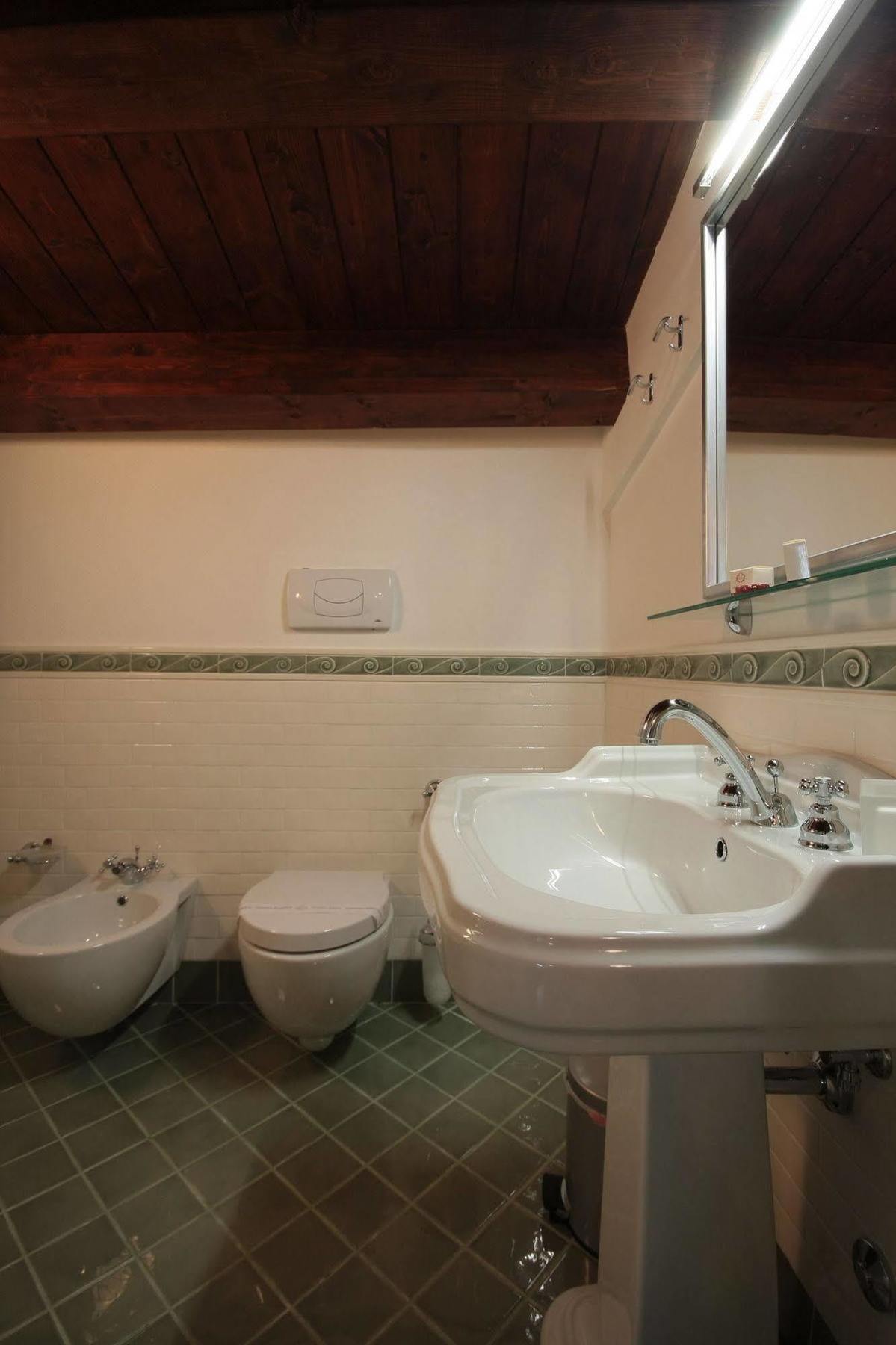 Hotel Rojan Сулмона Екстериор снимка